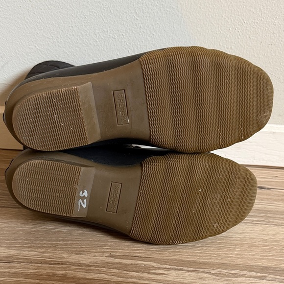 Sperry Black Quilted Boots with Brown Laces - Picture 5 of 6